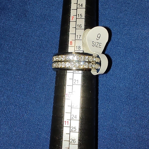 Fashion Rings - Picture 7 of 7